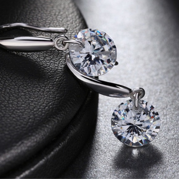5⭐️Rated Sparkly CZ Drilled Earrings - Picture 2 of 6